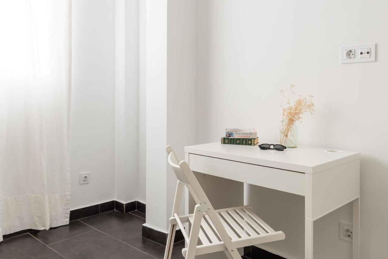 Fun Building By Homeabout Apartment Málaga