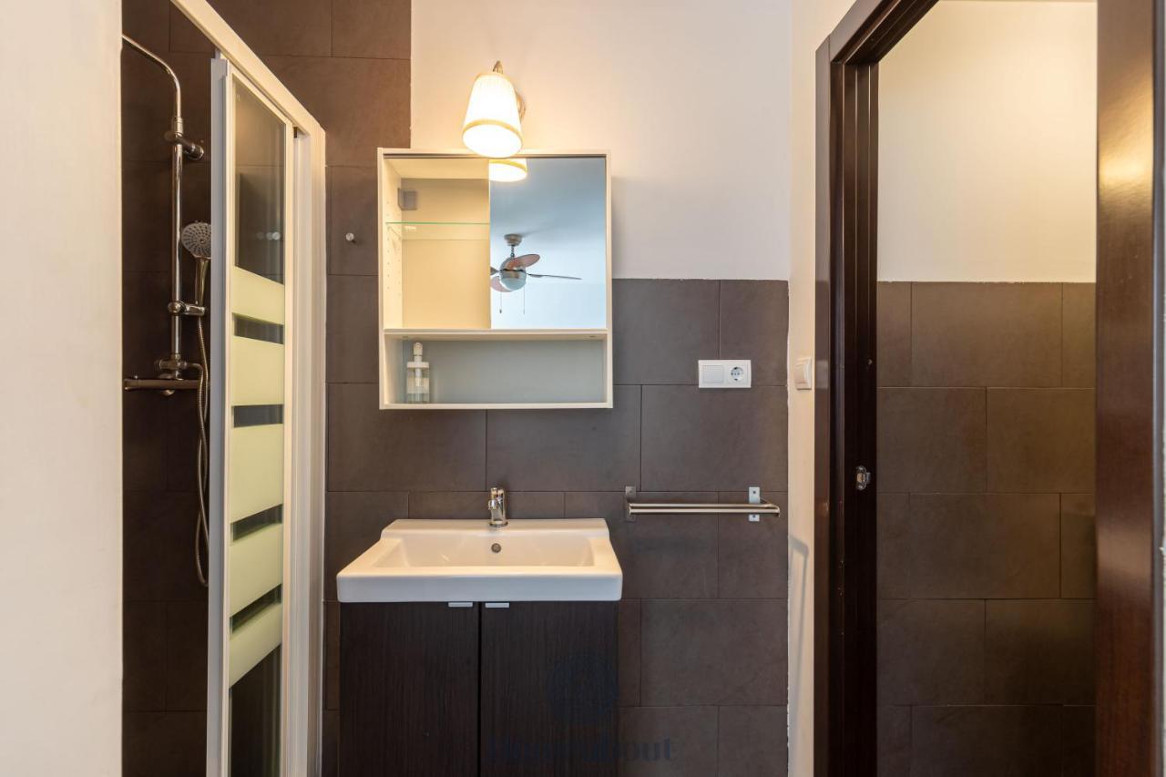 Fun Building By Homeabout Apartment Málaga